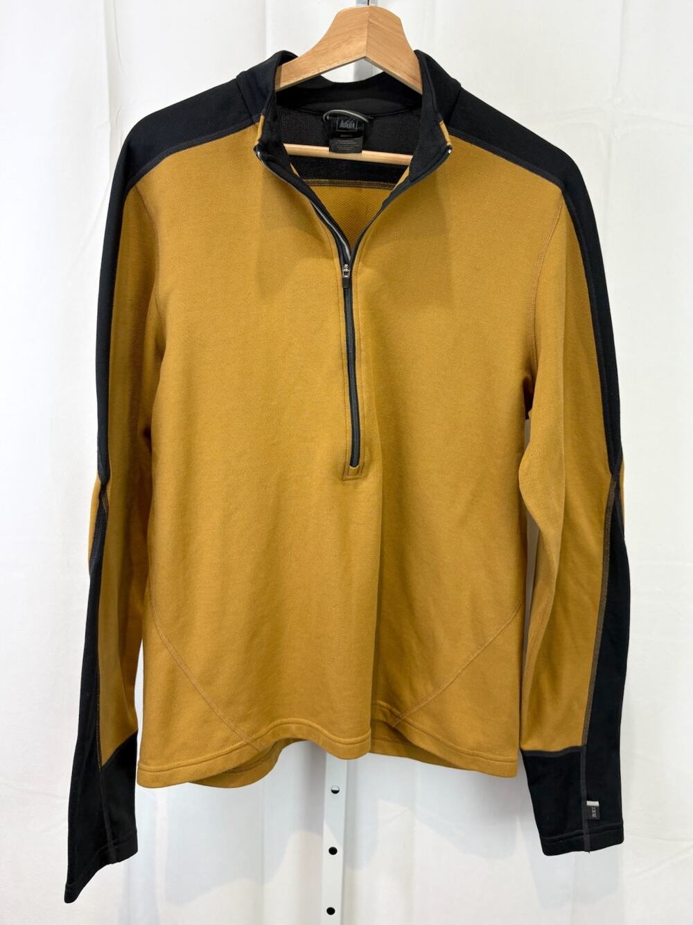 REI Mens Size L 1/2 Zip Mock Neck Pullover Top Long Sleeve Stretch Gold Black